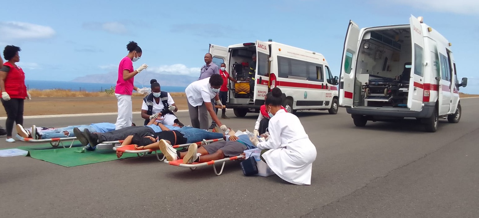 Estudantes e docentes de Geologia da Uni-CV participam em simulacro de emergência no aeródromo de São Filipe